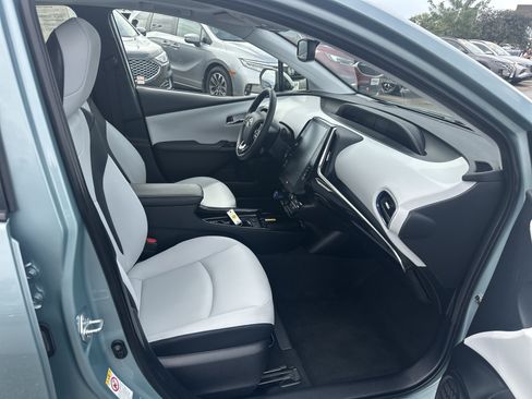 Used 2021 Toyota Prius Limited w/ Premium Convenience Package FWD image 20