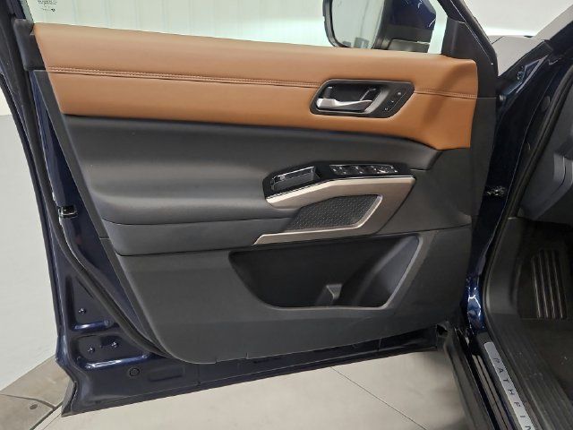 Used 2025 Nissan Pathfinder Platinum w/ Cargo Package AWD/4WD image 18