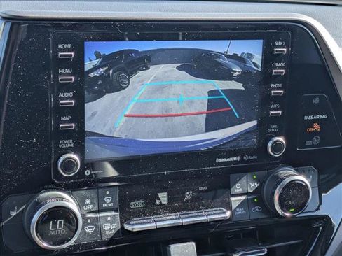 Used 2022 Toyota Highlander XLE AWD/4WD image 14