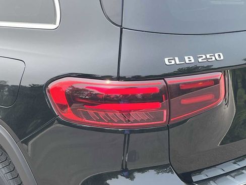 Used 2026 Mercedes-Benz GLB 250 4MATIC image 17