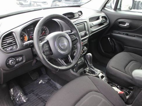 Used 2017 Jeep Renegade Altitude image 3