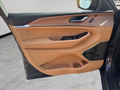 New 2025 Jeep Grand Cherokee Summit image 25