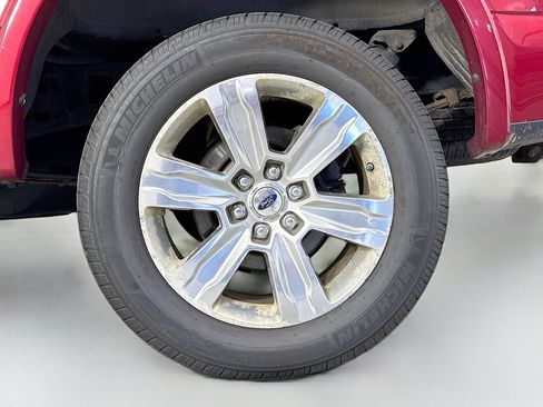 Used 2015 Ford F150 Platinum w/ Equipment Group 701A Luxury AWD/4WD image 31