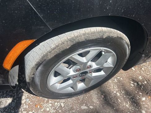 Used 2023 Kia Soul LX w/ LX Technology Package image 8