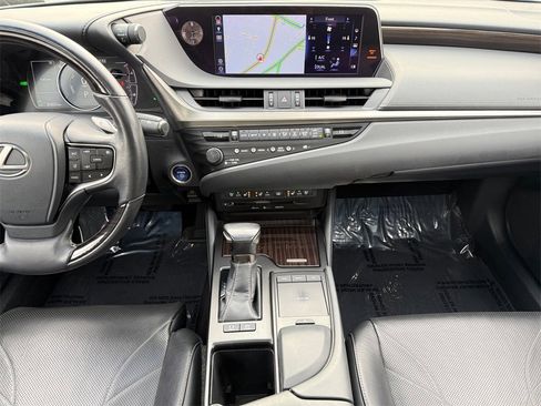 Used 2019 Lexus ES 300h w/ Luxury Package image 11