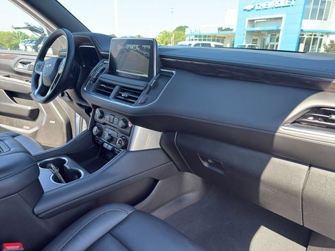 Used 2024 Chevrolet Suburban LT image 33