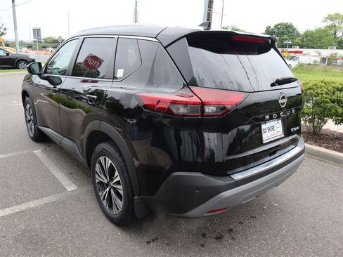 Certified 2022 Nissan Rogue SV w/ SV Premium Package image 8