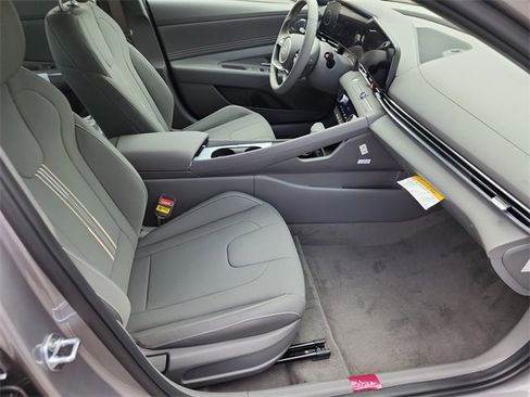 New 2025 Hyundai Elantra SEL image 8