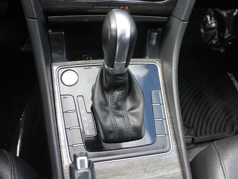 Used 2016 Volkswagen Passat 1.8T SE image 21