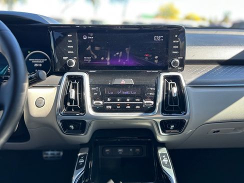 Used 2022 Kia Sorento SX Prestige w/ Panoramic Sunroof Package image 20