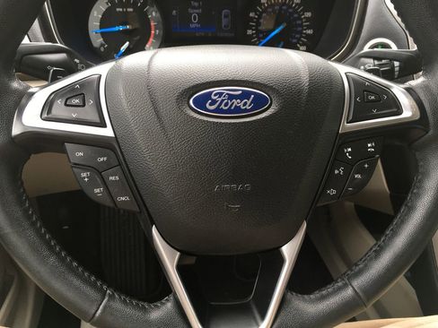 Used 2017 Ford Fusion SE FWD image 14