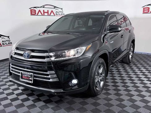 Used 2019 Toyota Highlander Limited Platinum AWD/4WD image 2