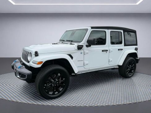 Used 2024 Jeep Wrangler Unlimited Sahara AWD/4WD image 17