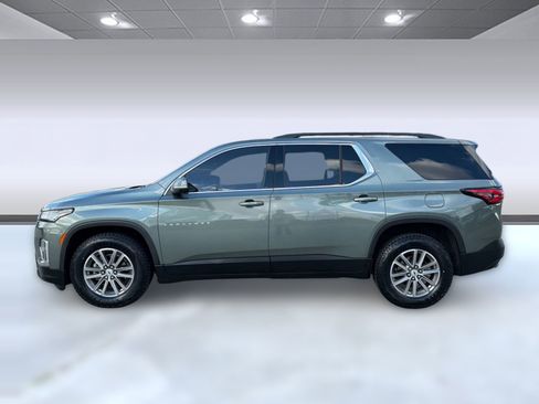Used 2023 Chevrolet Traverse LT FWD image 2