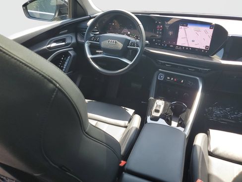 Used 2025 Audi Q5 Premium w/ Premium Plus AWD/4WD image 11