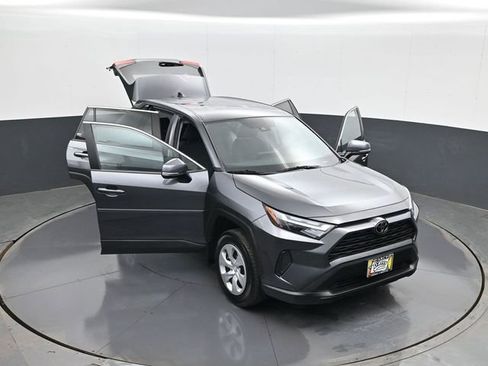 Used 2024 Toyota RAV4 LE image 29