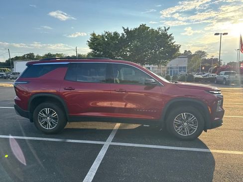 Used 2026 Chevrolet Traverse LT FWD image 6