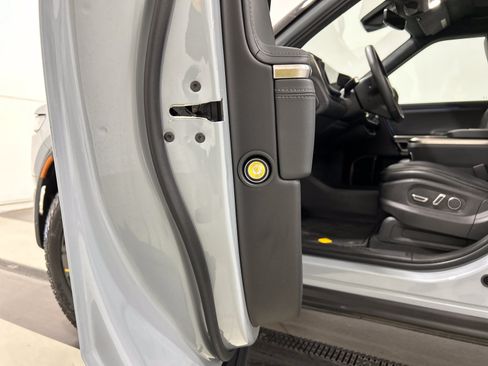 Used 2024 Rivian R1S Adventure AWD/4WD image 32
