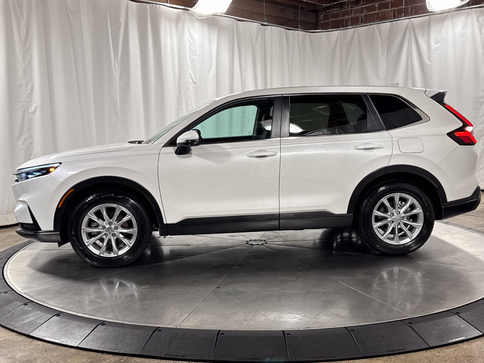 Used 2025 Honda CR-V EX-L image 8