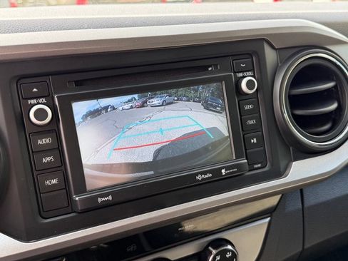 Used 2018 Toyota Tacoma SR5 AWD/4WD image 21
