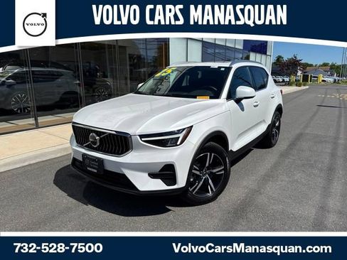 Certified 2025 Volvo XC40 B5 Core AWD/4WD image 1