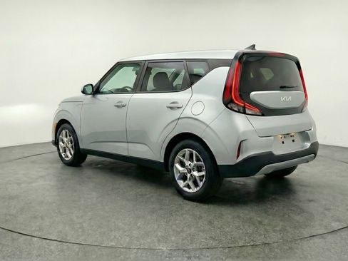 Used 2025 Kia Soul LX w/ LX Technology Package FWD image 6