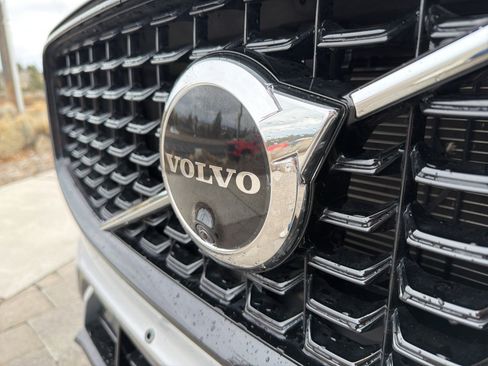 Used 2023 Volvo XC60 B5 Ultimate image 7