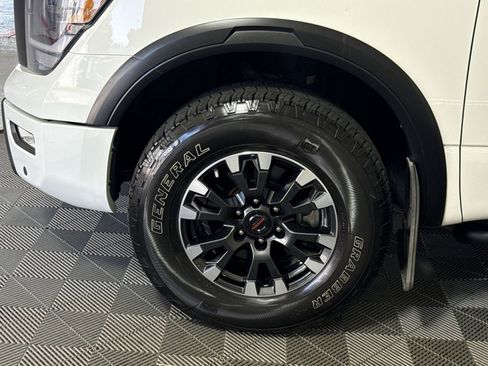 Used 2021 Nissan Titan PRO-4X w/ Pro-4x Convenience Package AWD/4WD image 12