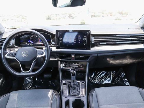Certified 2025 Volkswagen Jetta SE FWD image 12