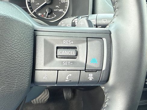 Used 2025 Nissan Rogue SV image 29