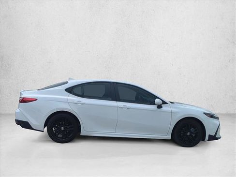 Used 2025 Toyota Camry SE FWD image 4