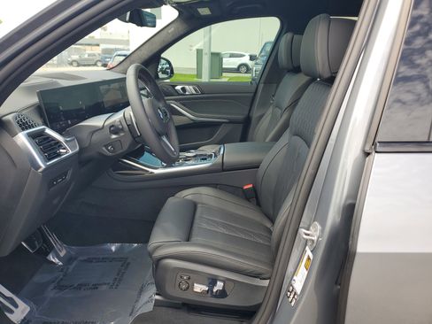 Used 2025 BMW X7 M60i w/ Executive Package image 13