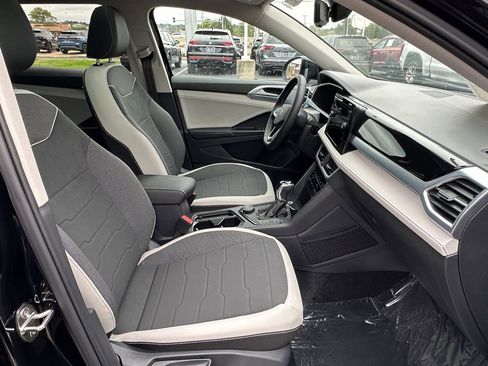 New 2025 Volkswagen Taos SE image 15