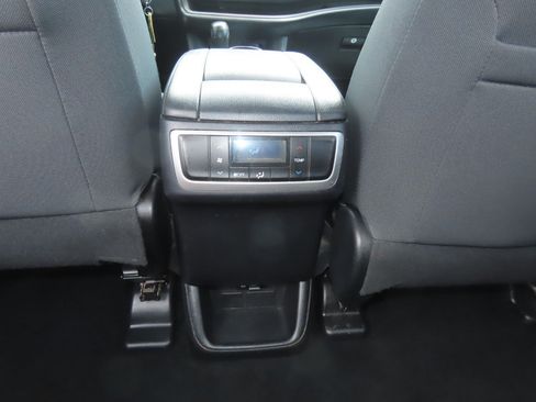 Used 2019 Toyota Highlander LE FWD image 21