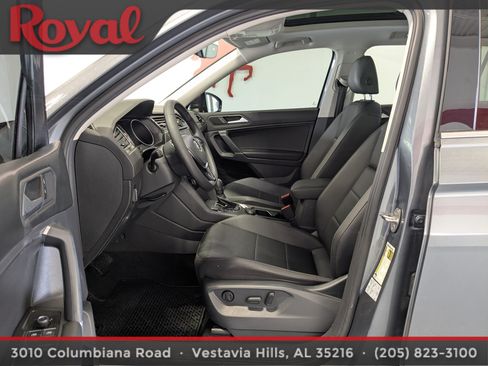 Used 2020 Volkswagen Tiguan SE w/ Panoramic Sunroof Package FWD image 17