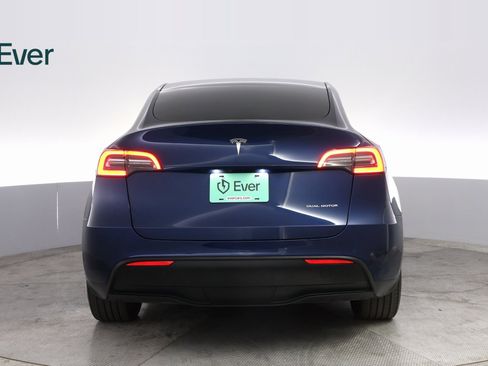 Used 2022 Tesla Model Y Long Range image 13