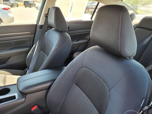 Used 2025 Nissan Altima 2.5 SV FWD image 15