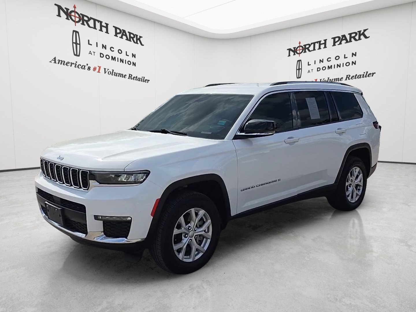 Used 2023 Jeep Grand Cherokee L Limited RWD image 1
