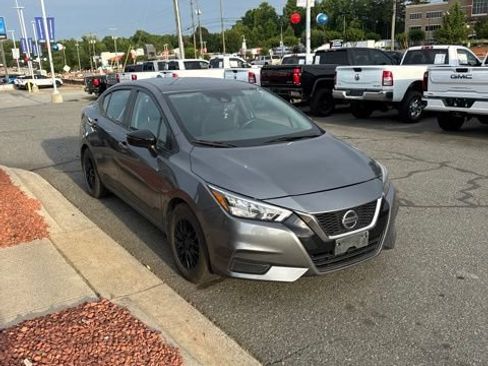 Used 2022 Nissan Versa SR FWD image 1