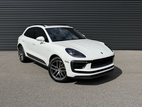 Certified 2023 Porsche Macan S image 11