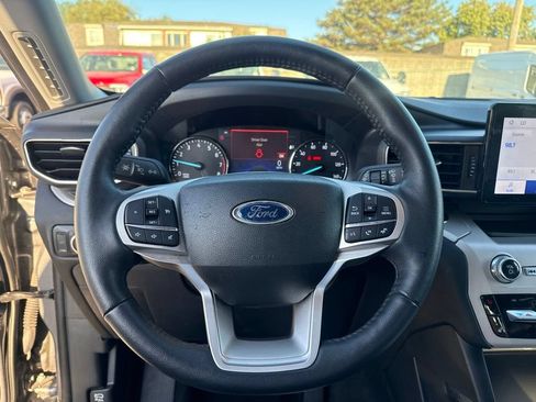 Used 2023 Ford Explorer XLT w/ Equipment Group 202A AWD/4WD image 3