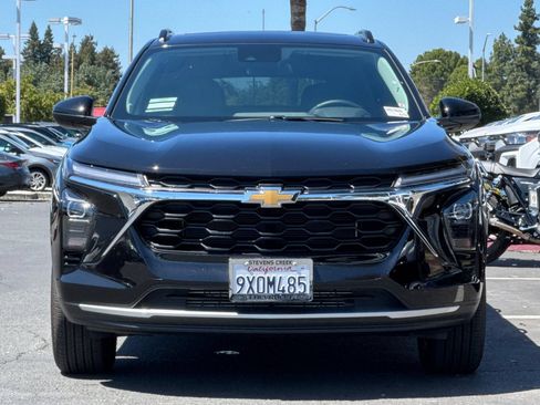 Used 2026 Chevrolet Trax LT w/ Sunroof Package FWD image 10