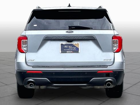 Certified 2022 Ford Explorer XLT w/ Equipment Group 202A AWD/4WD image 5