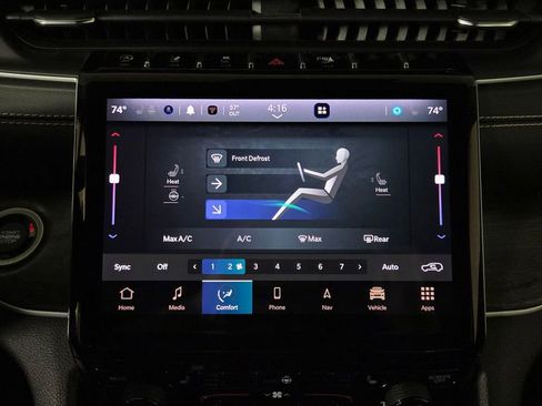 Used 2023 Jeep Grand Cherokee Limited image 24