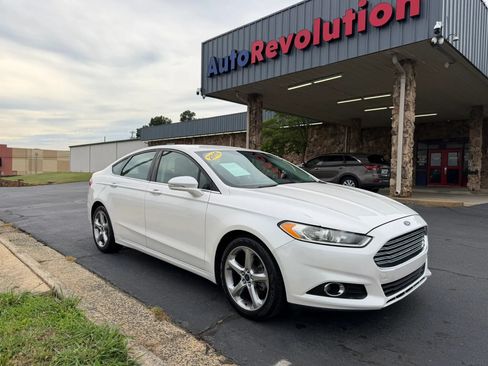 Used 2015 Ford Fusion SE w/ Equipment Group 201A FWD image 1