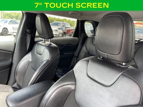 Used 2020 Jeep Cherokee Latitude Plus AWD/4WD image 12
