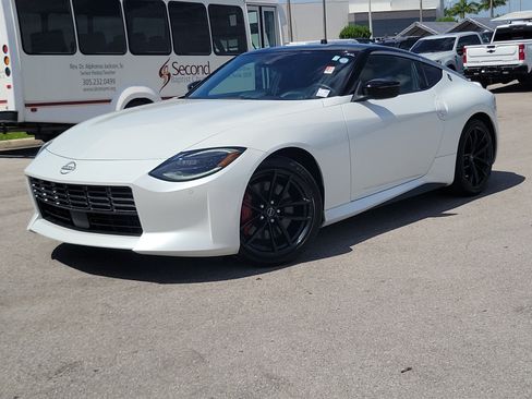 Certified 2024 Nissan Z Performance w/ Floor Mat Package RWD image 31