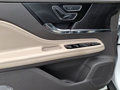 Certified 2022 Lincoln Corsair AWD w/ Premium Package image 13