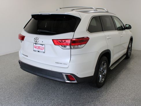 Used 2017 Toyota Highlander Limited Platinum AWD/4WD image 7