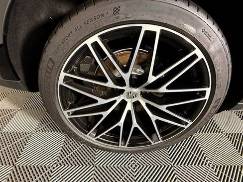 New 2025 Porsche Macan image 13